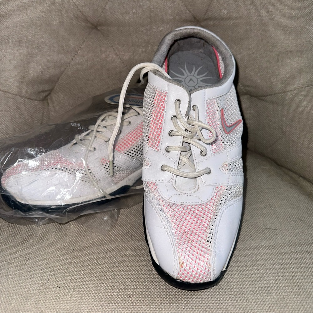 woman Golf shoes